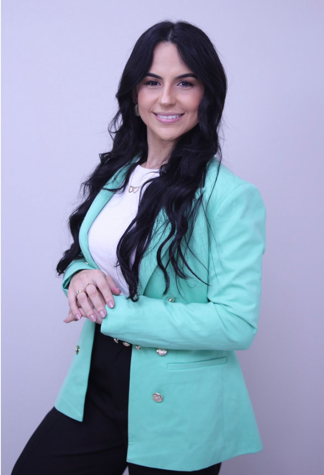 Katerine Firmino de blazer verde